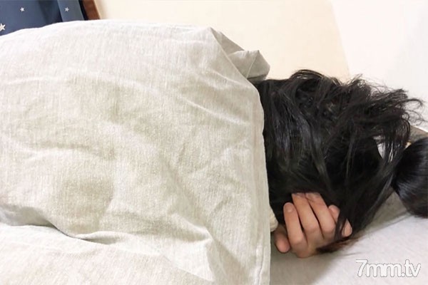 fc2-ppv 2934549 ３P初撮り！！【個人撮影・無修正】熟睡している友人の妹を犯しました。友人宅に泊まり逝った際友達が買い物行っているすきをみて、妹を肉オナホにして犯しました！！！ FC2-PPV-2934549 - AC Server