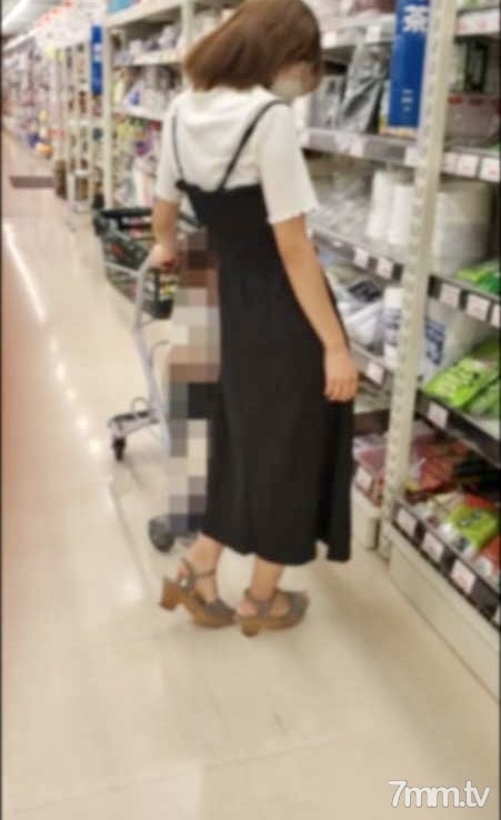 fc2-ppv 2993234 【個人】保育士の奥さん お子さんの前で巨根を咥させ 中出しまで、、、 FC2-PPV-2993234 - AC Server(Part B)